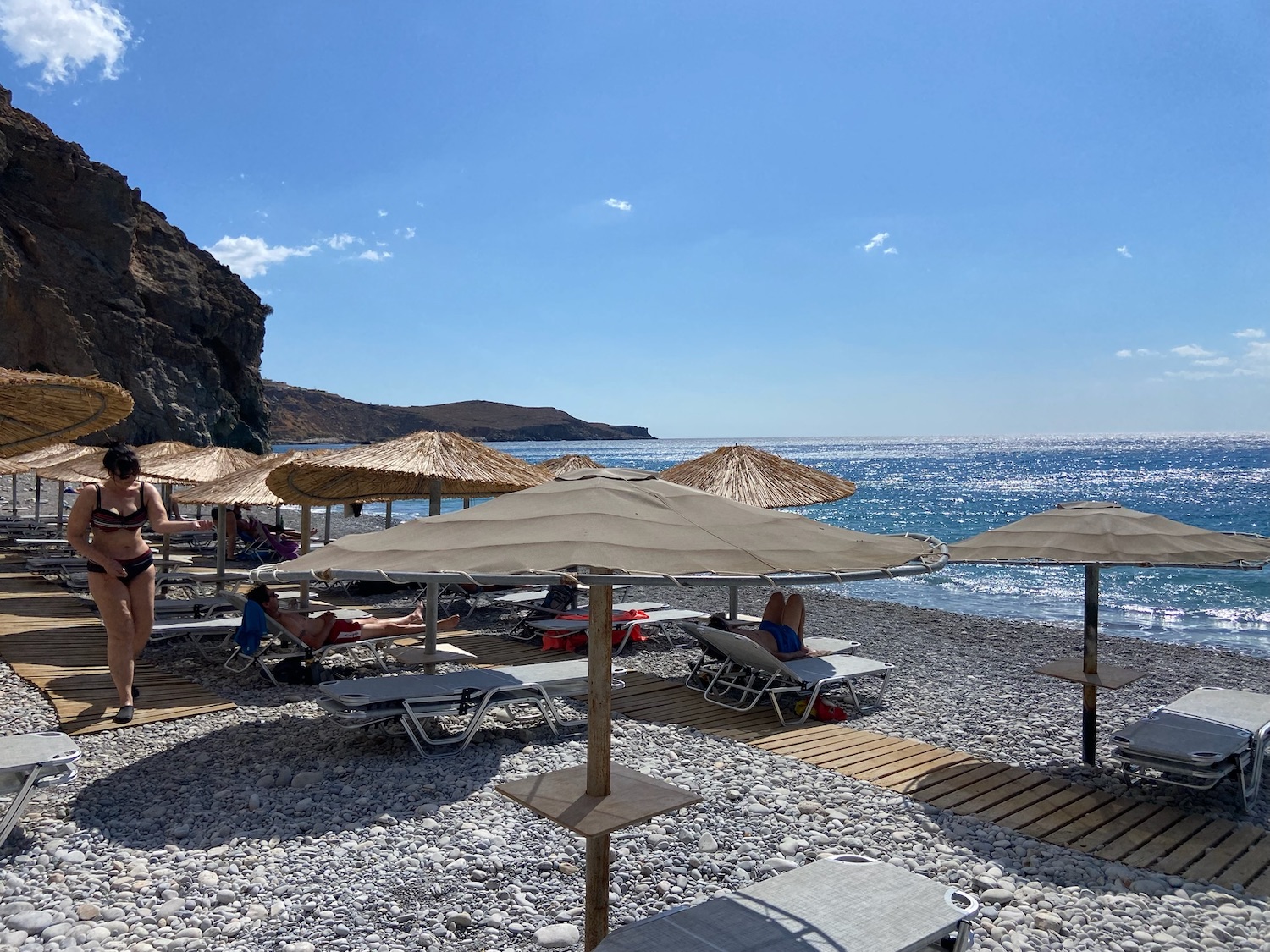 steinstrand%20mit%20schirmen.jpeg